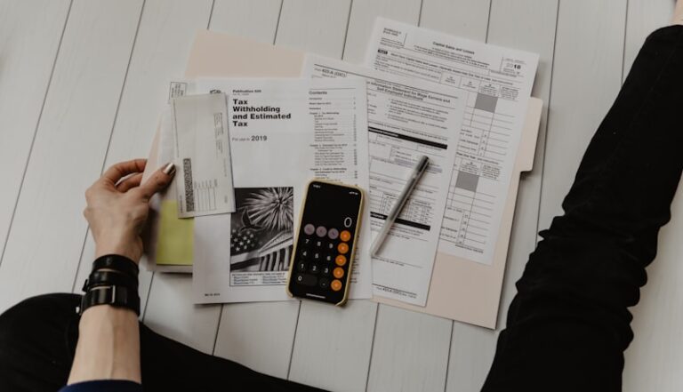 Taschenrechner und Formulare für die Steuererklärung